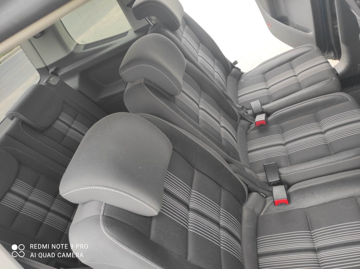 Volkswagen Touran 2012manual ważne opłaty 7osobowy mały przebieg 140km