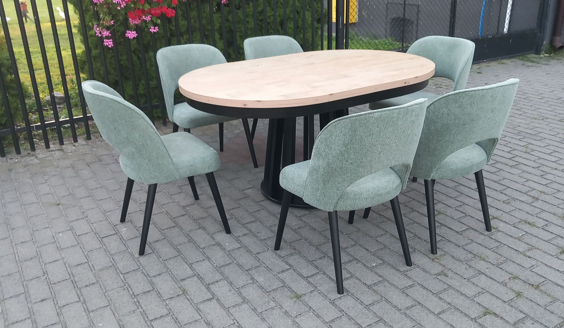 Stół  okrągły  lamell  model