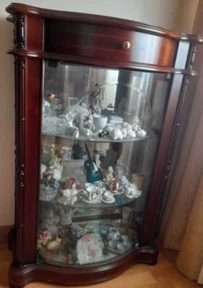 Vitrine em madeira maciça de mogno