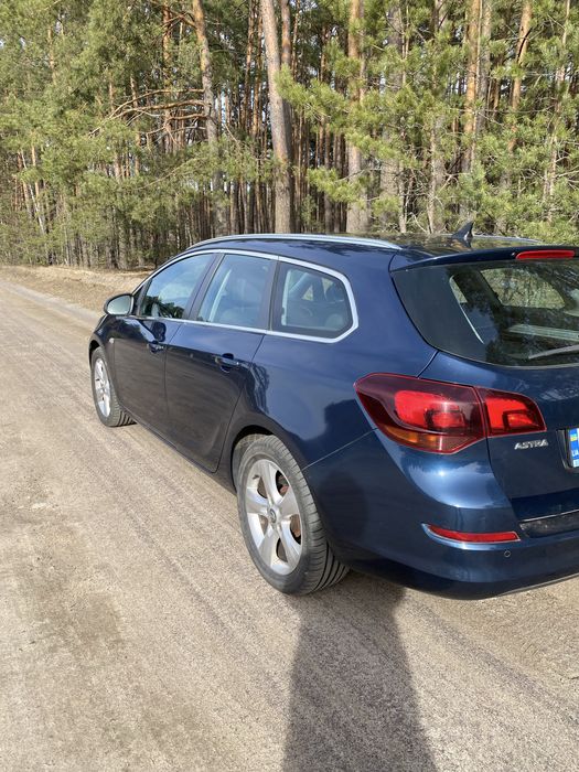 У продажі Opel astra 2011