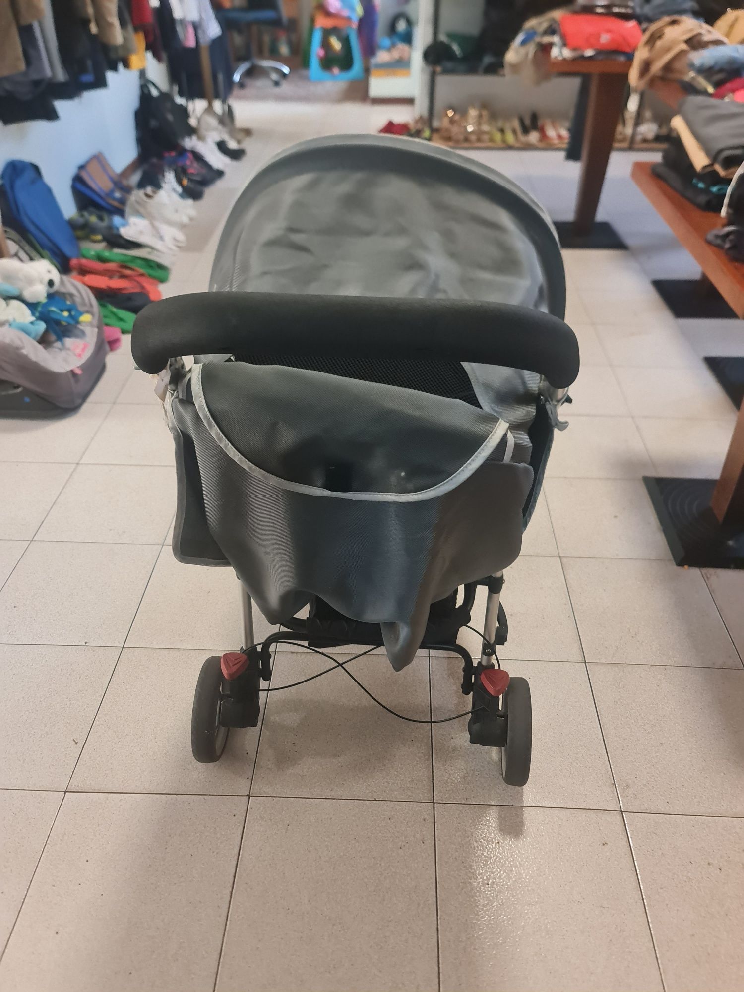 Vendo carrinho de bebé com babycoque