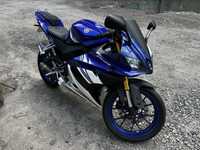 Yamaha YZF r125.