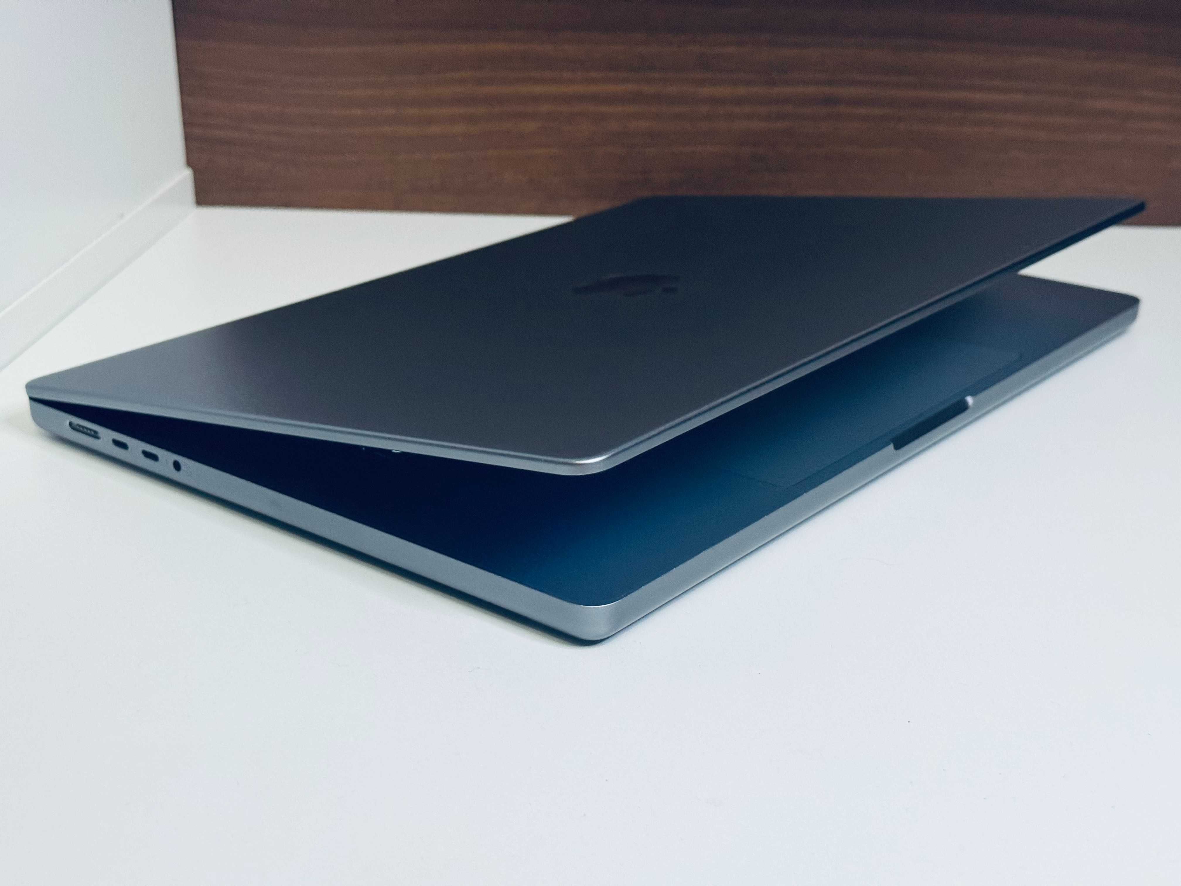 MacBook Pro 16 2021 M1 Pro 87% Kondycji 16GB RAM 512GB SSD Space