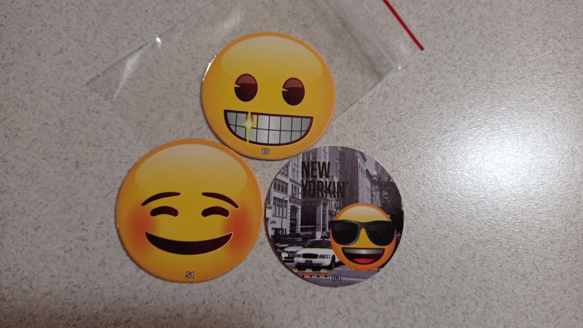 Zestaw żetonów Chipicao - seria Emoji Emotki - żetony krążki komplet
