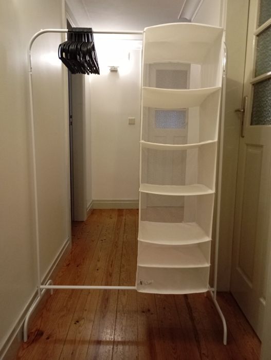 Vendo 4 suportes para colocar roupas com 50 cabides