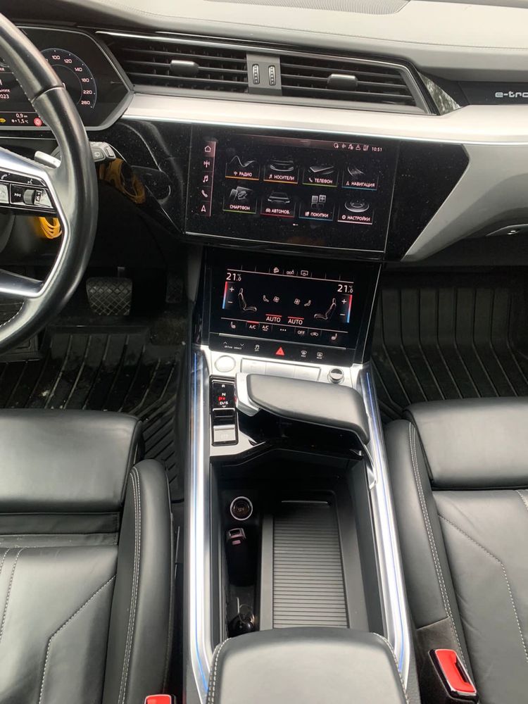 Audi e-tron обмін на нерухомість