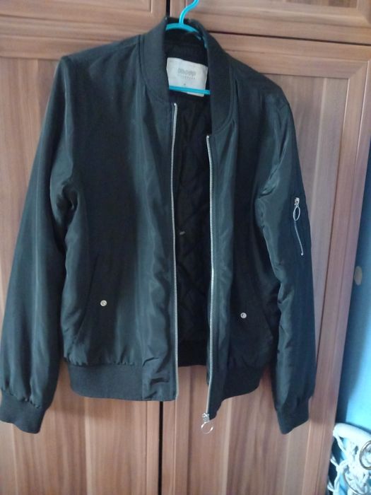 Cienka kurtka bomberka