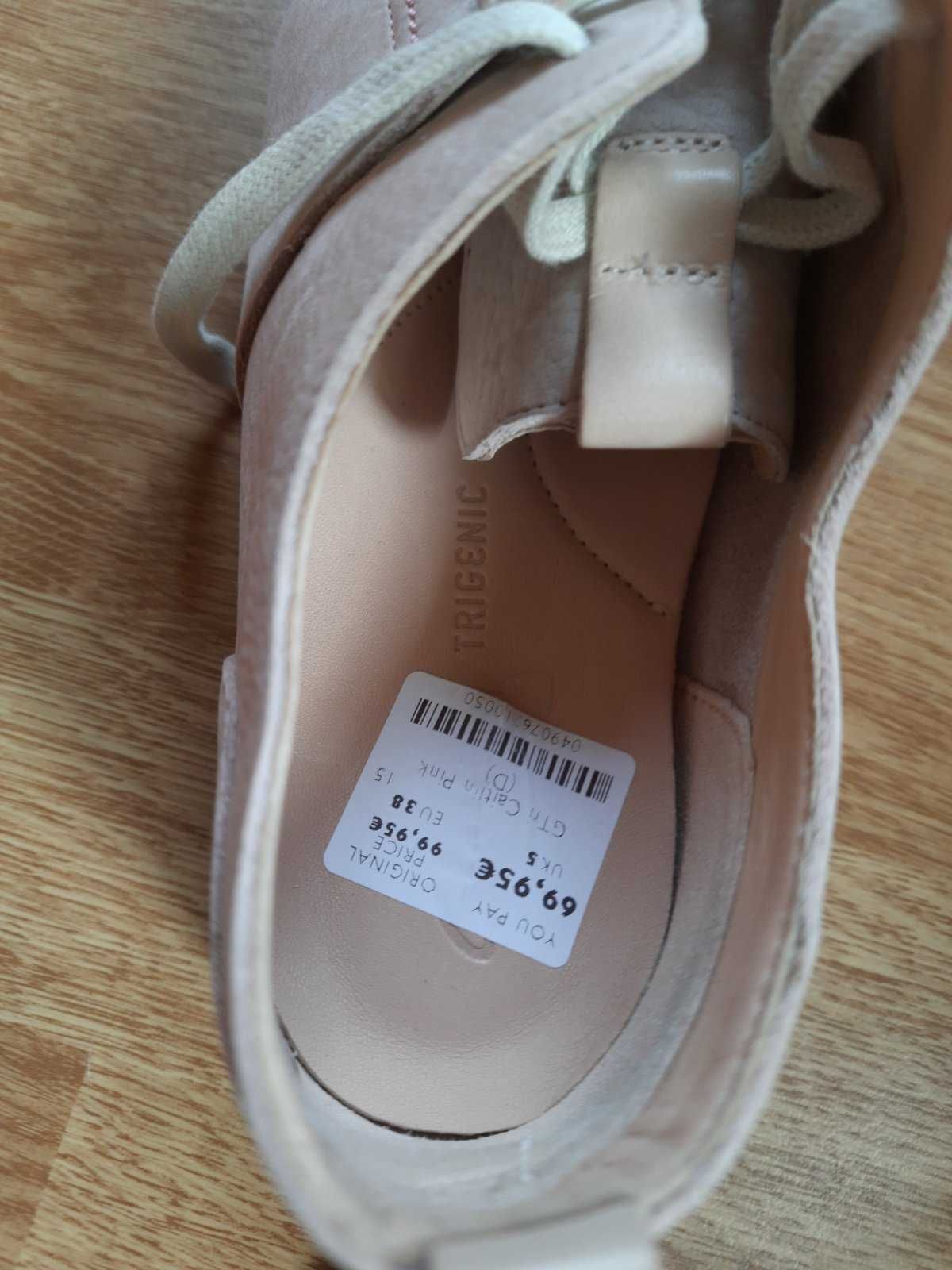 Жіночі кросівки нові р. 36.5-37 виробник Clarks