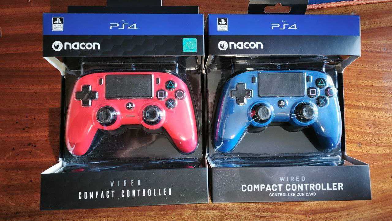 Comandos Nacon com fios para PS4 (Azul/Vermelho) - NOVOS