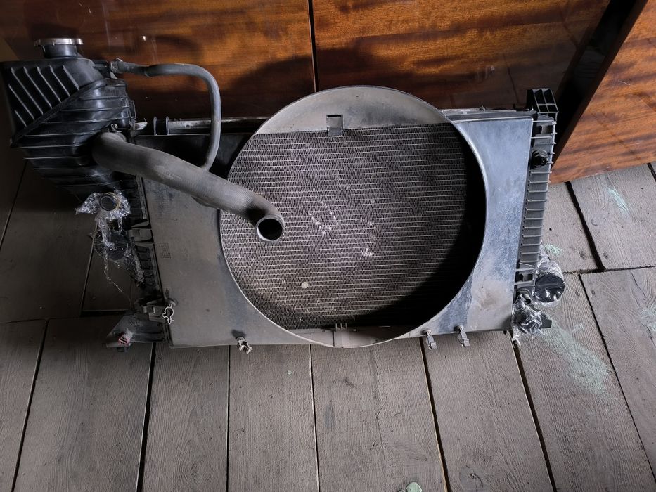 Продам радіатор охолодження Sprinter 2000-2006 років з АКПП Оригінал