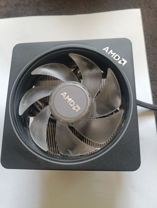 Procesor AMD ryzen 7  2700 z chłodzeniem AMD
