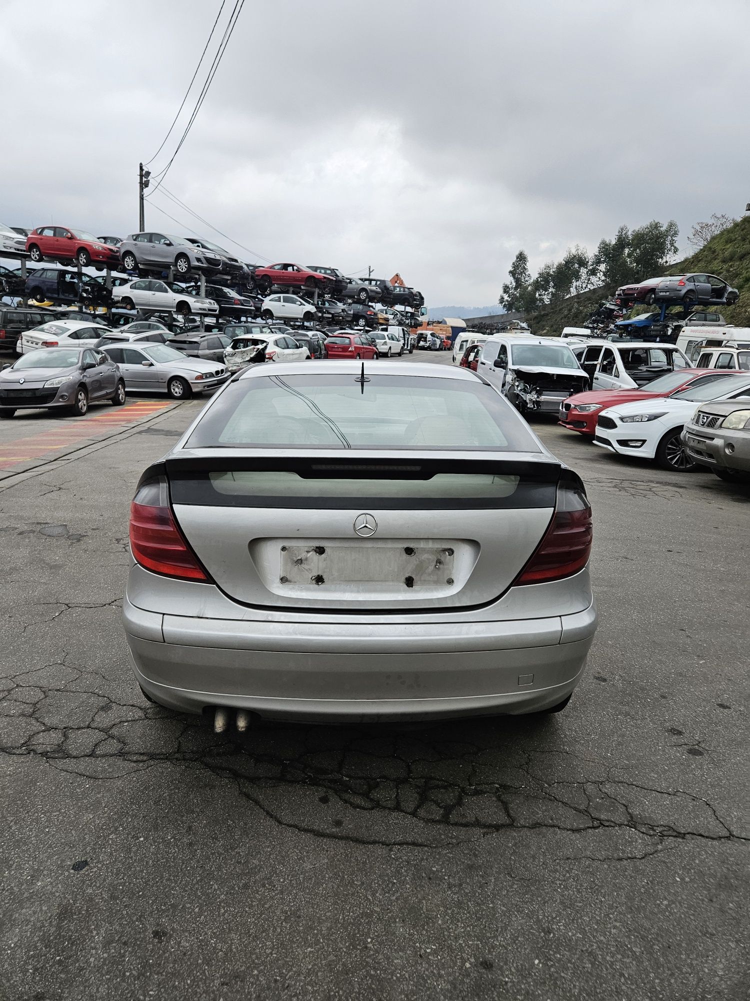 Mercedes-Benz Sport Coupé C220 CDi 143 CV de 2002 para peças
