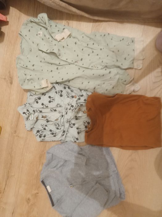 Paczka chłopięcych ubranek rozm 80