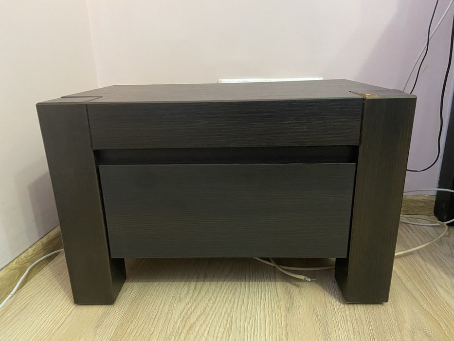 Тумбочка приліжкова