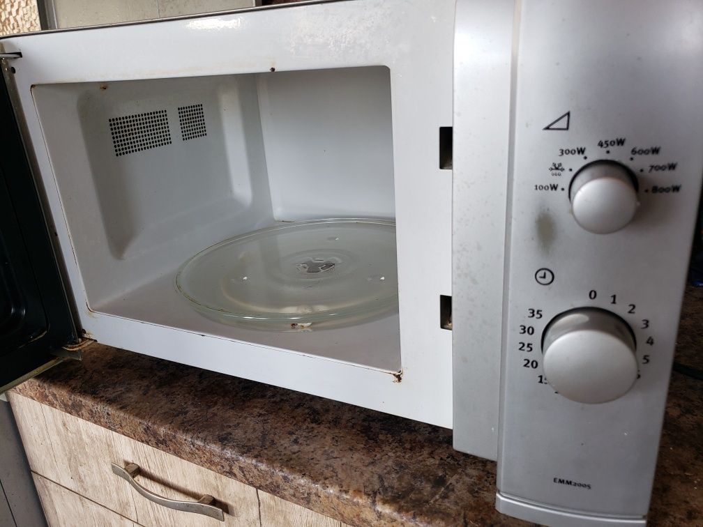 Микроволновка Electrolux