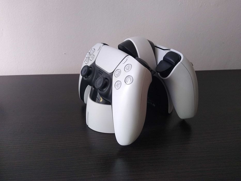 PS5 Z NAPĘDEM + 2 PADY + Stacja Ładująca + Valhalla
