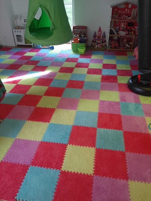 Pluszowa mata puzzle na podłogę do pokoju dziecięcego