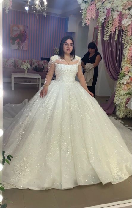 Весільна сукня, фірмового магазину “MILLENNIUM”