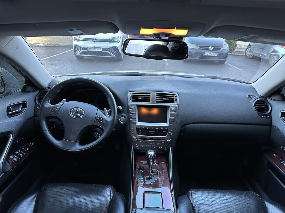 Продам Lexus IS300