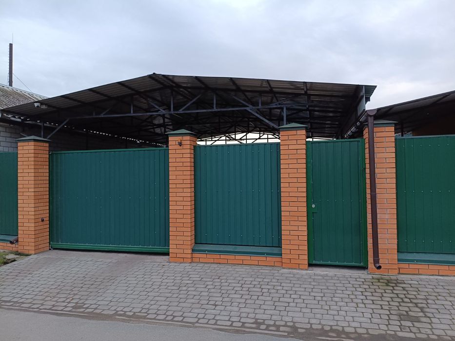 Продам будинок в самому центрі міста.