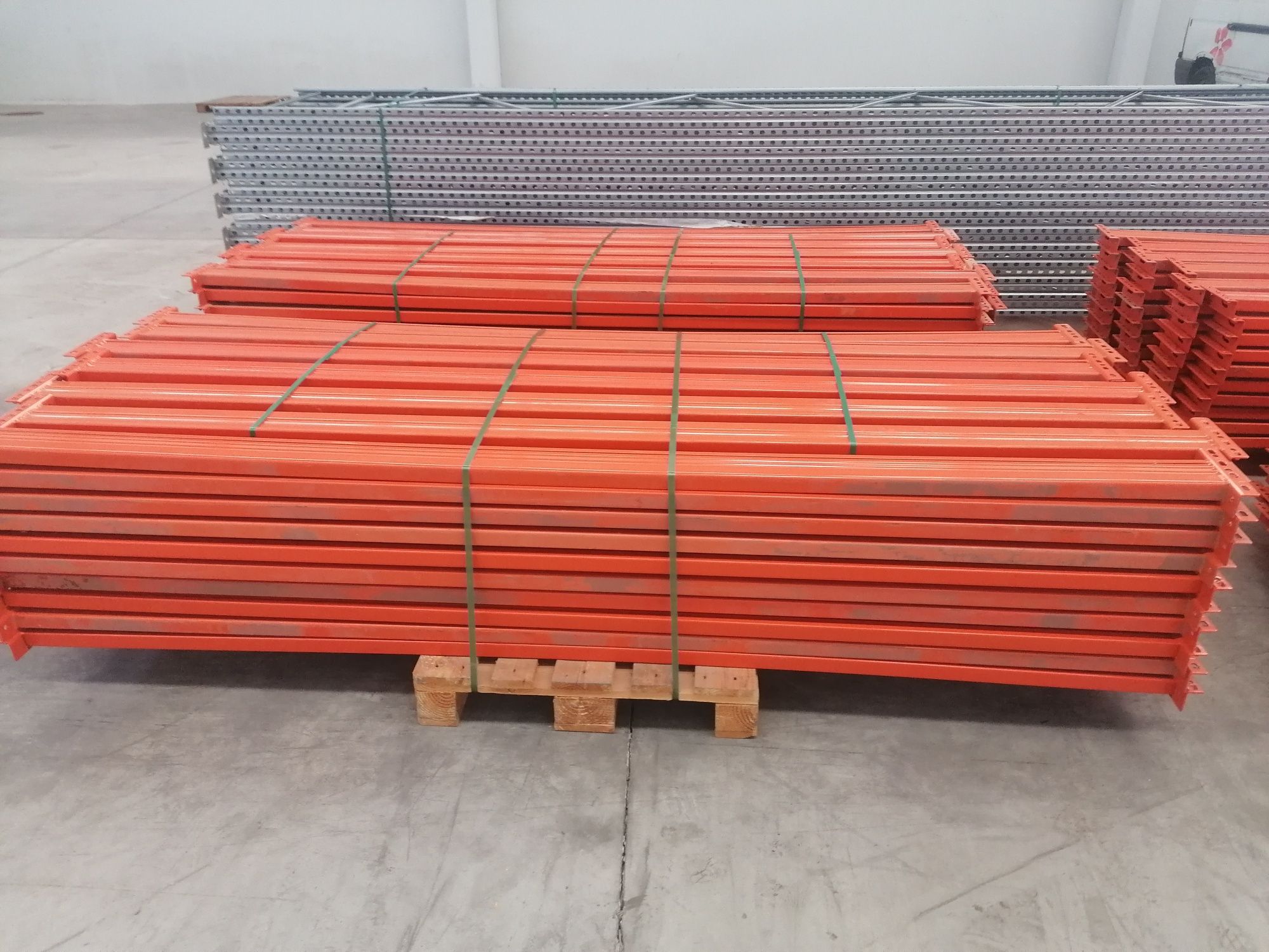 Racks, parteleiras industriais, estantes de armazém