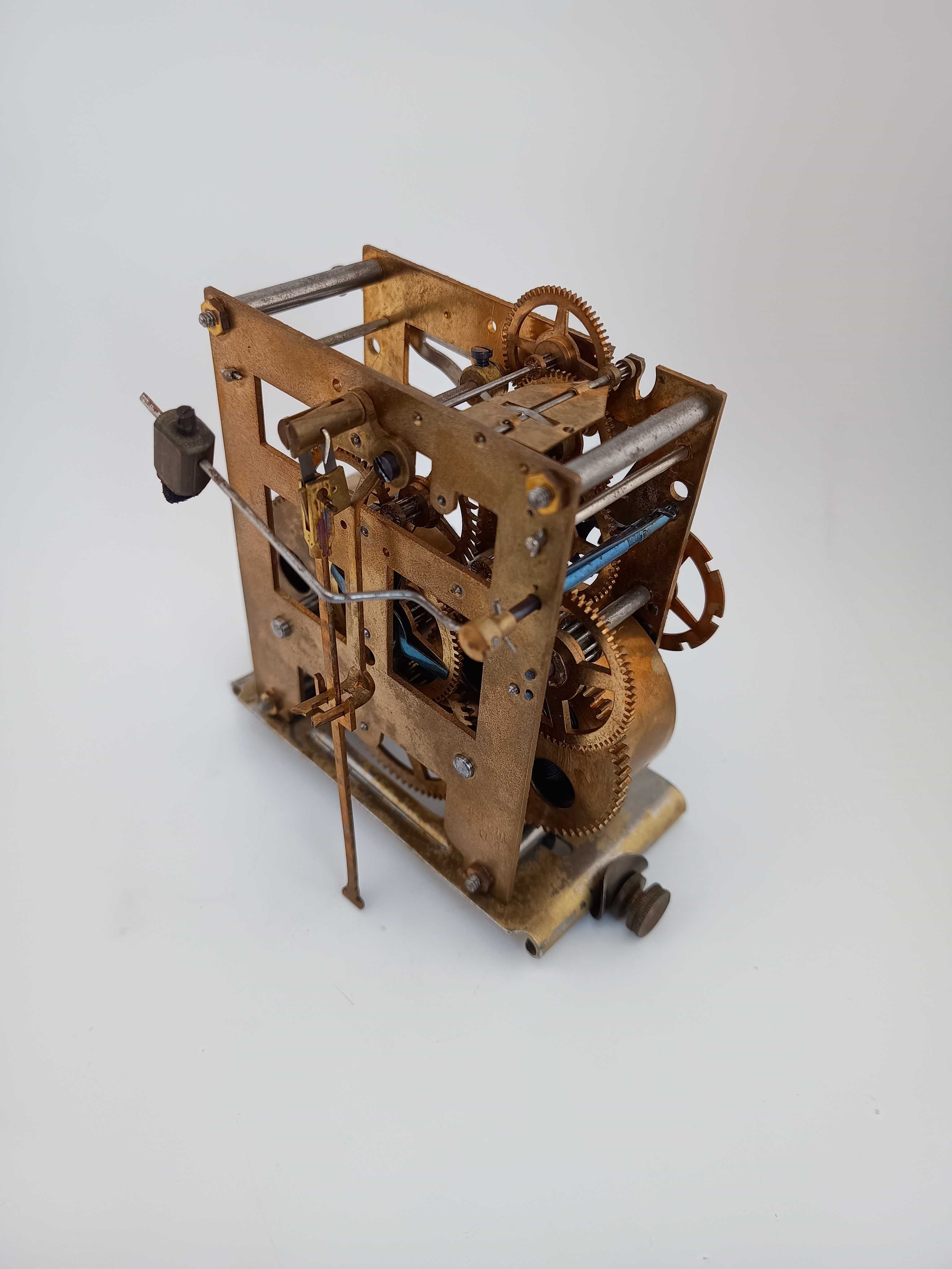 Mechanizm do zegara wiszącego Kienzle (5)