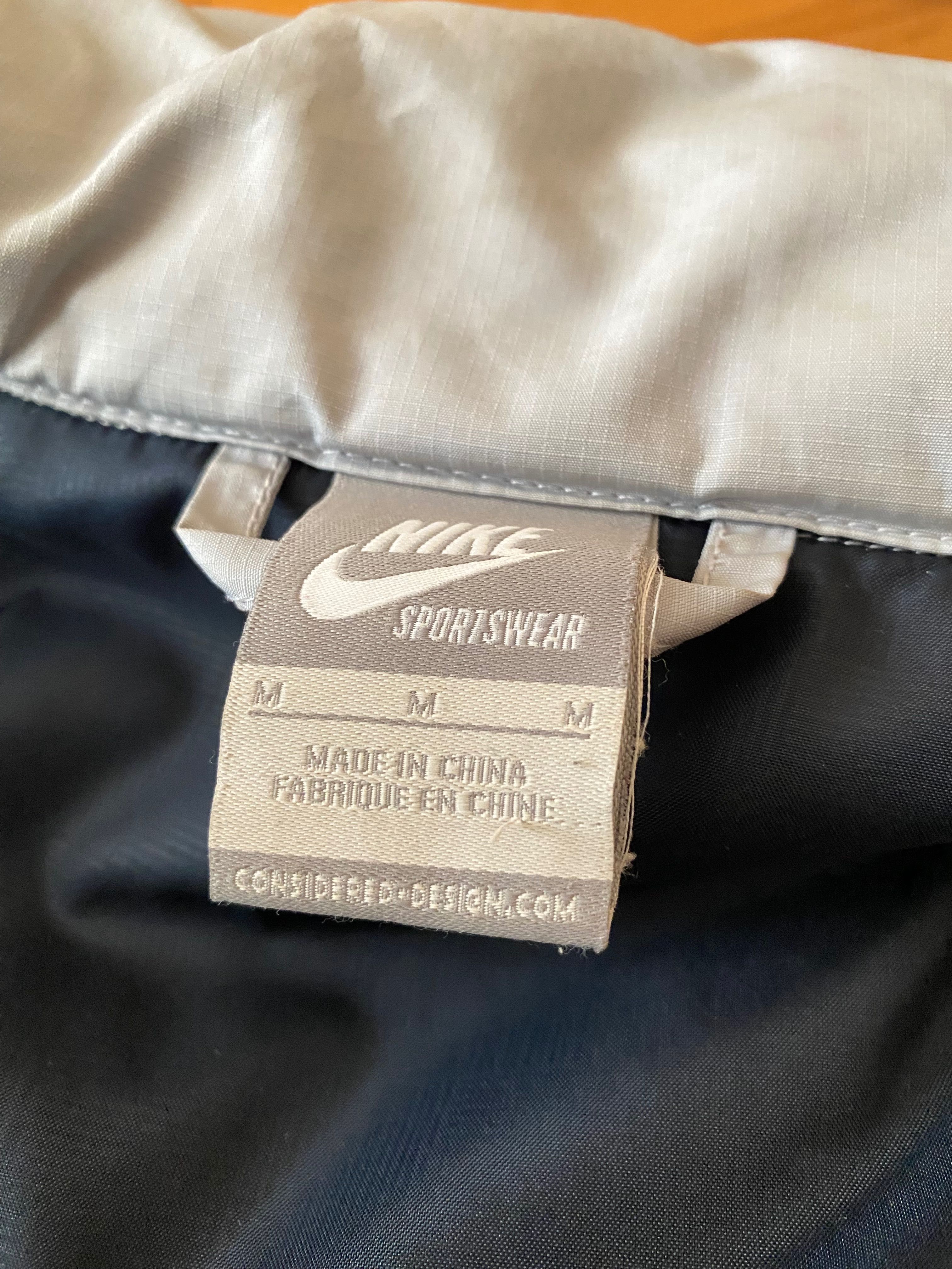 Куртка Nike б.у оригінал є капюшон