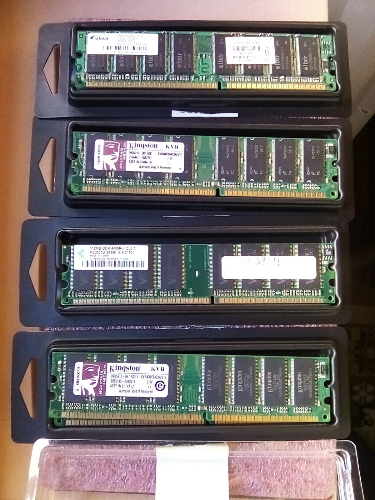 Vendo Memórias RAM DDR 400 512Mb