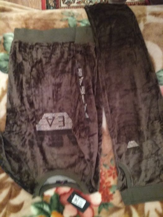 Продам женские спортивные костюмы.