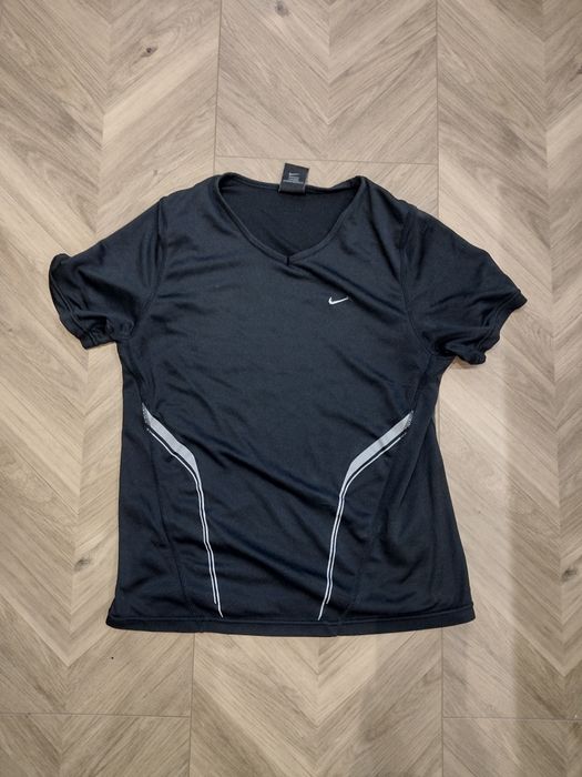 Koszulka sportowa Nike t-shirt dri fit L 40. Z przodu pod biustem zaci