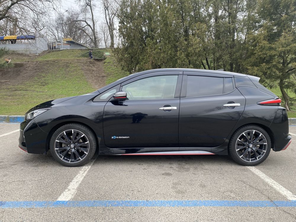Продам эксклюзивный Nissan Leaf NISMO / 2018 / 40 кВт /