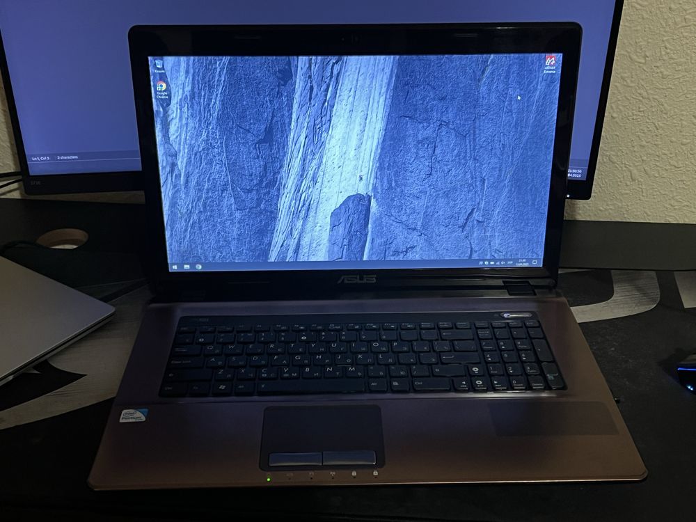 Ноутбук ASUS K73E (K73E-TY433D) 17.3 / B970 / 4 ГБ ОЗУ / 120GB SSD+500