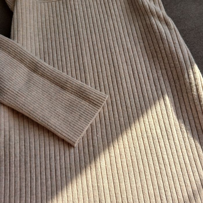 Трикотажна сукня міді в рубчик бренду  EDITED