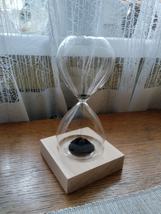 Magnetyczna klepsydra magnes