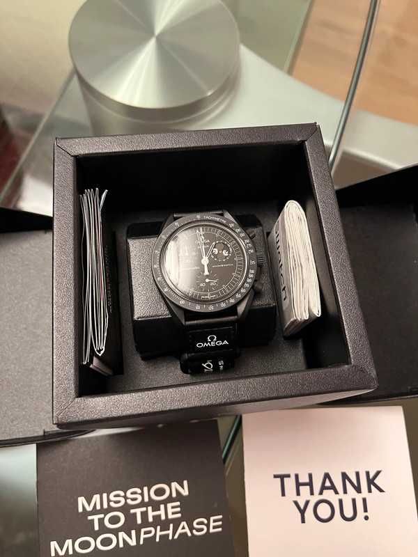 Omega x Swatch Mission To Moonphase: Snoopy SO33B700