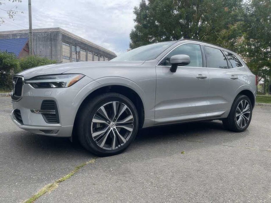 Volvo XC60 B5 Momentum      2022