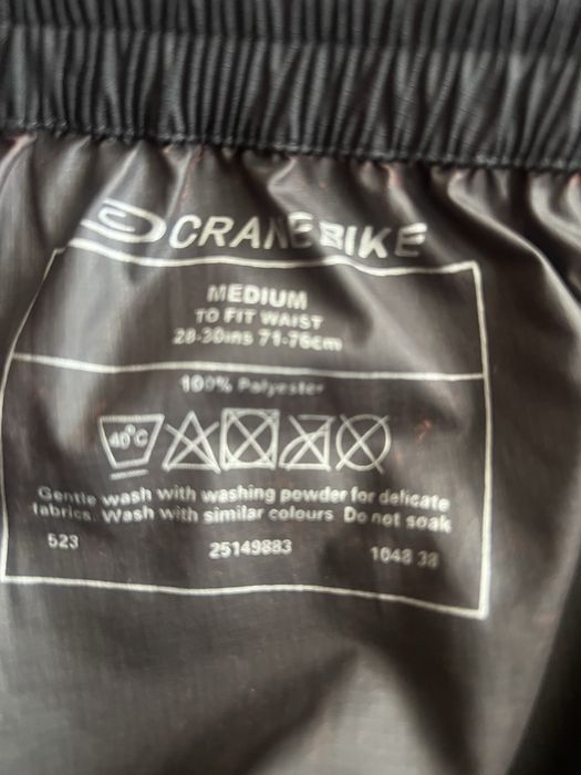 Чорні осіні штани з gore-tex вставкою