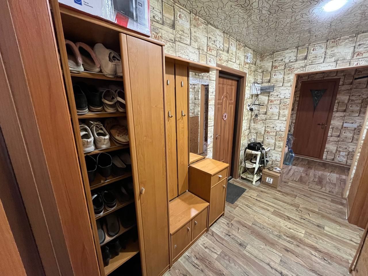 Продам прихожую б/у