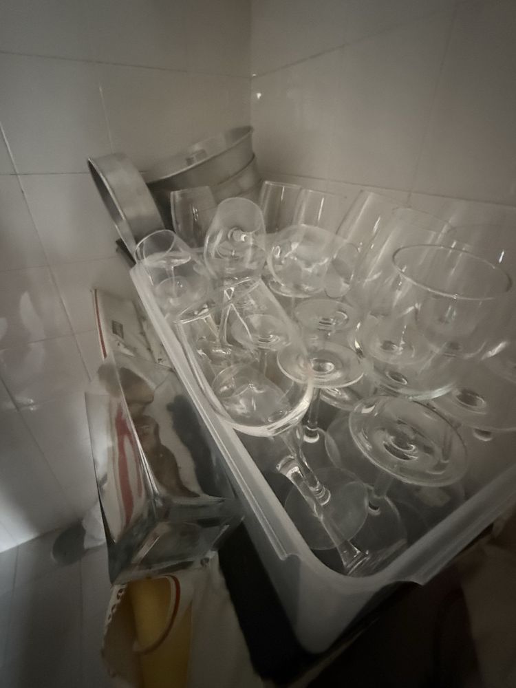 Vendo loiça variada de restaurante em lote