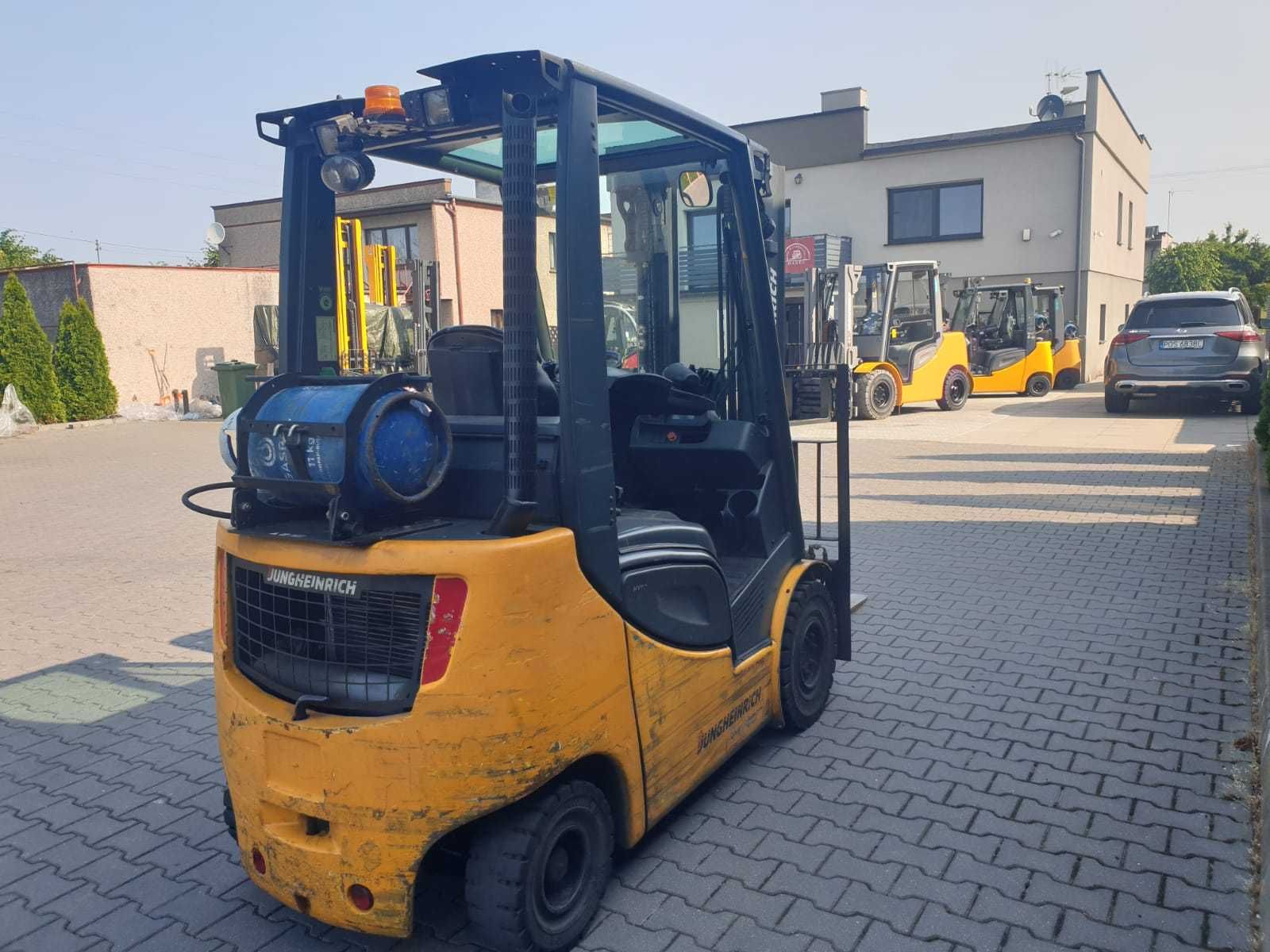 Wózek widłowy używany Jungheinrich TFG320s 2015 TRIPLEX