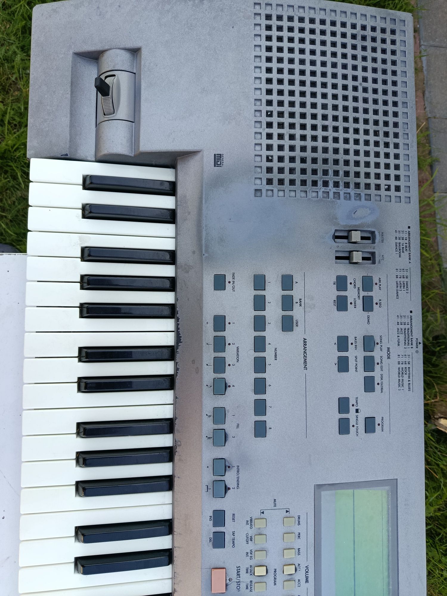 Korg is40 keyboard, klawisze
