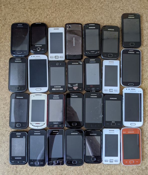 Лот телефонів Samsung