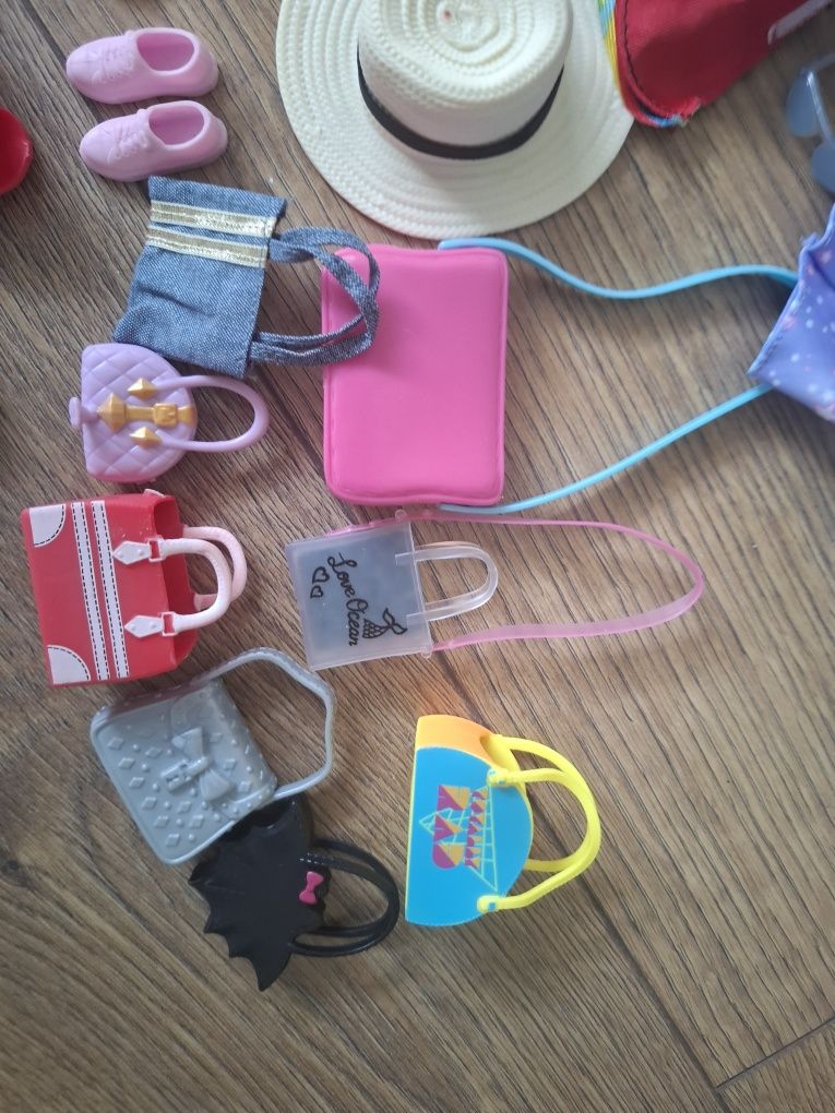 Zestaw dla Barbie aż 170 częściowy, ubranka, buty itp