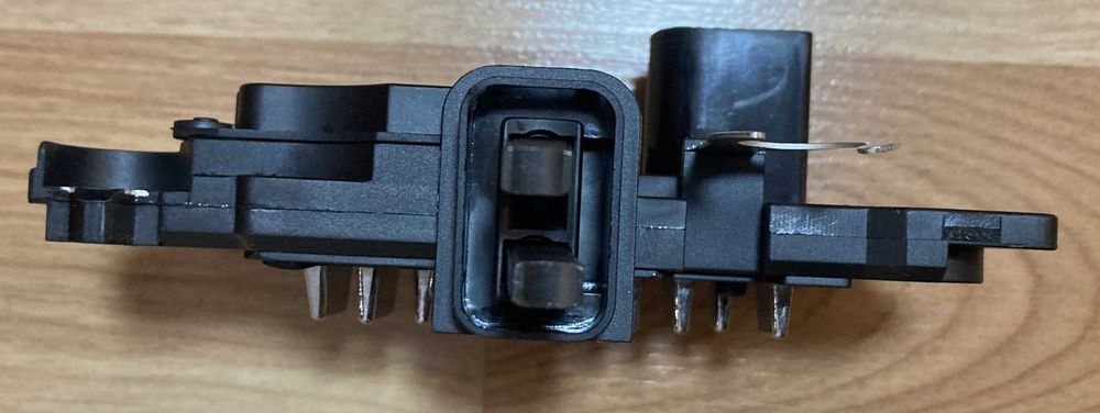 Регулятор генератора BOSCH 1986AE0110 (F00MA45300), нов., 950 грн.