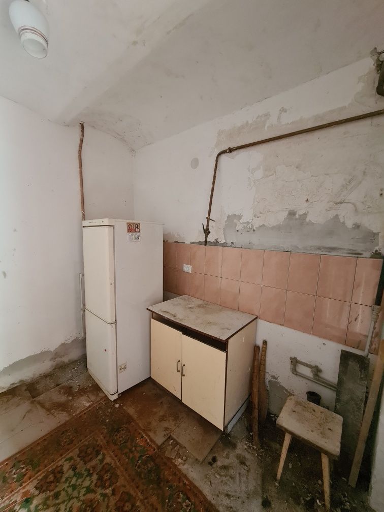 ПРОДАМ КВАРТИРУ от ХОЗЯИНА ул. Соборная площадь (дворовая,под ремонт)