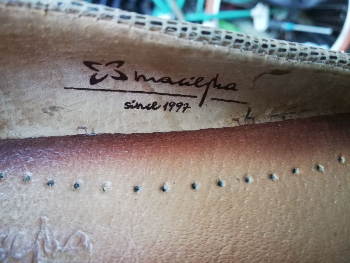 Buty złote na niskim obcasie marki Maciejka, 36