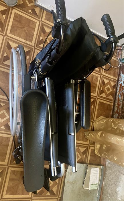 Продам інвалідний візок Sopur