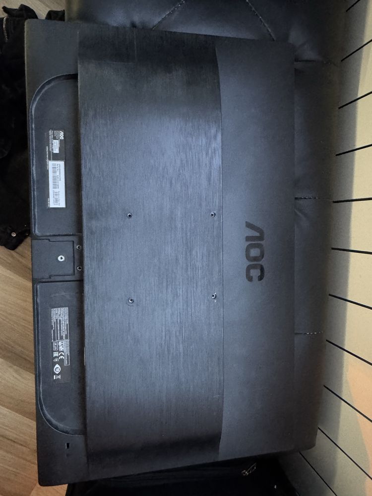 Monitor z uchwytem