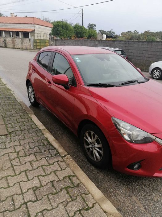 Vendo Mazda 2 ,com 27 720klms , gasolina, 2015