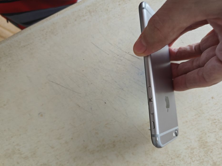 Sprzedam legendarny już smartfon Apple iPhone 6s.Stan dobry.Czytaj opi